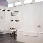 Design-apartment Close To Isar River Area - Centrally Located