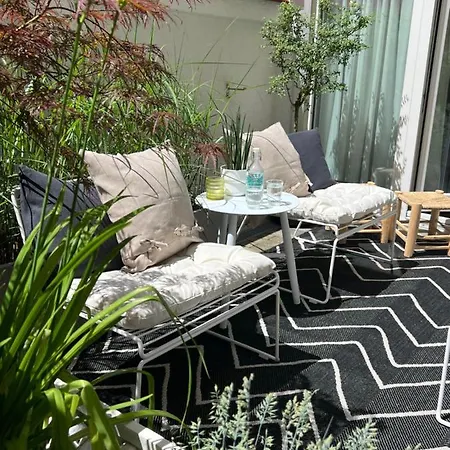 Design-apartment Close To Isar River Area - Centrally Located München