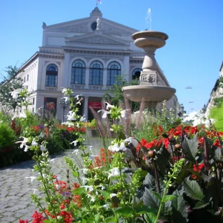 Design-apartment Close To Isar River Area - Centrally Located Lägenhet München