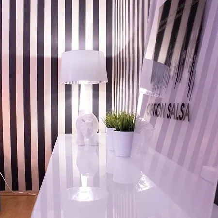 Design-apartment Close To Isar River Area - Centrally Located *