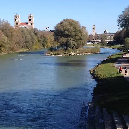 Design-apartment Close To Isar River Area - Centrally Located *