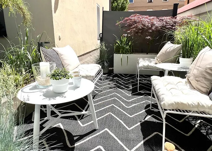 Design-apartment Close To Isar River Area - Centrally Located *