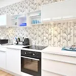 Design-apartment Close To Isar River Area - Centrally Located Apartment *