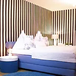 Design-apartment Close To Isar River Area - Centrally Located Apartment *