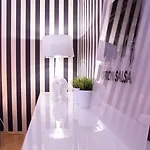 Design-apartment Close To Isar River Area - Centrally Located *